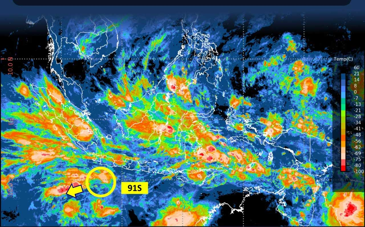 Waspada Cuaca Ekstrem di Barat Indonesia Akibat Siklon Tropis 91S